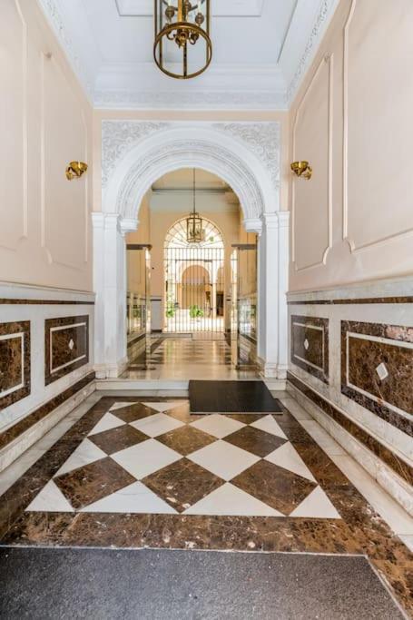 Apartamentos Rg, San Vicente 22 Sevilla Buitenkant foto
